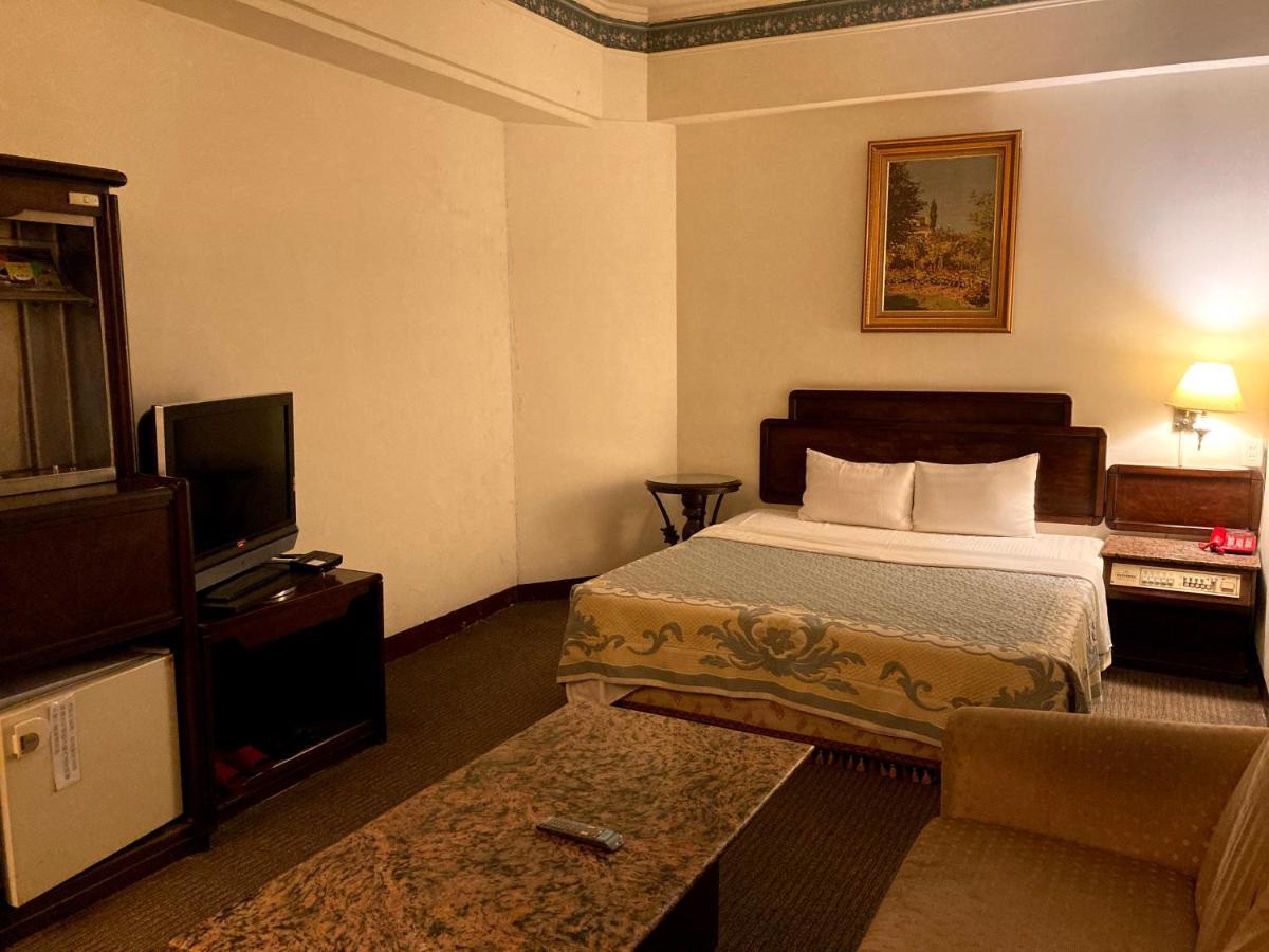 文南哥爸妻夫飯店 Hotel Tainan Bagian luar foto