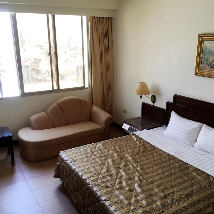 文南哥爸妻夫飯店 Hotel Tainan Bagian luar foto
