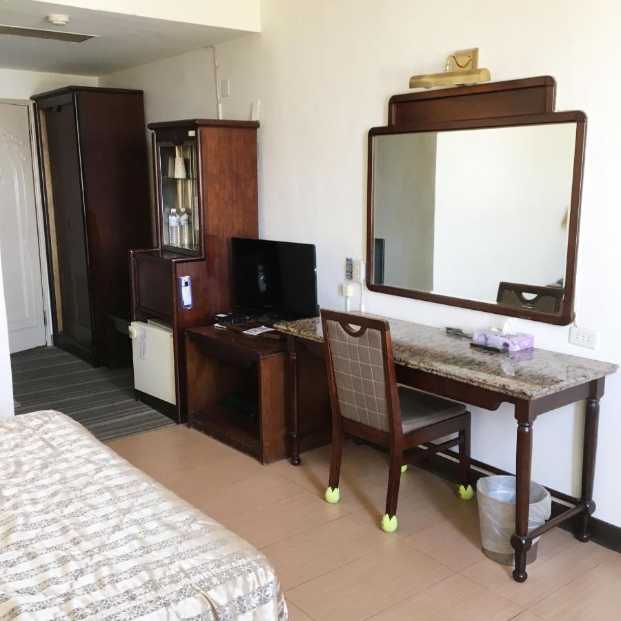 文南哥爸妻夫飯店 Hotel Tainan Bagian luar foto