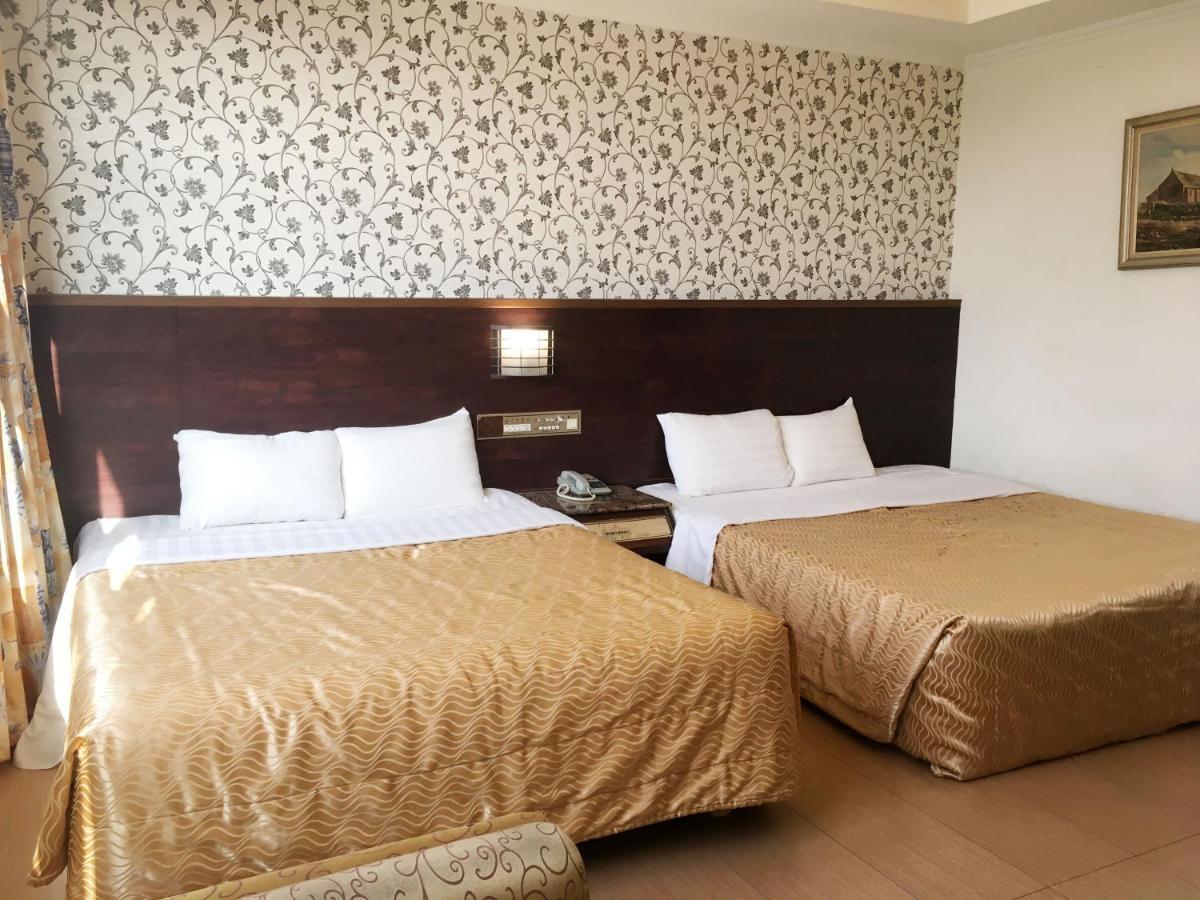 文南哥爸妻夫飯店 Hotel Tainan Bagian luar foto