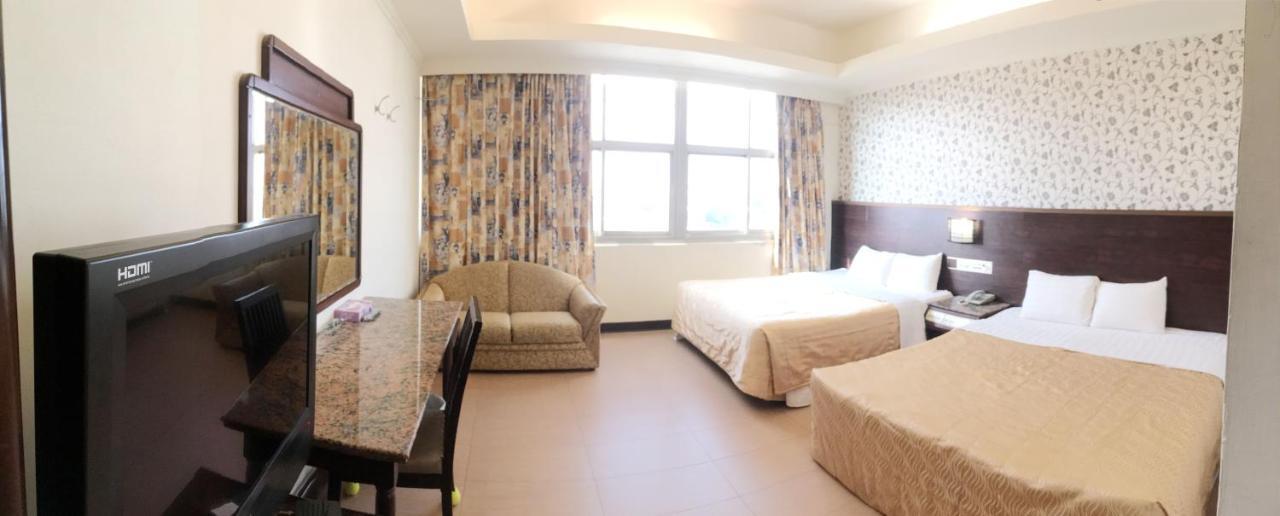 文南哥爸妻夫飯店 Hotel Tainan Bagian luar foto