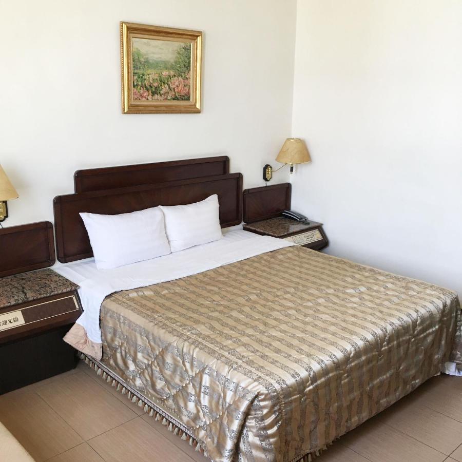 文南哥爸妻夫飯店 Hotel Tainan Bagian luar foto