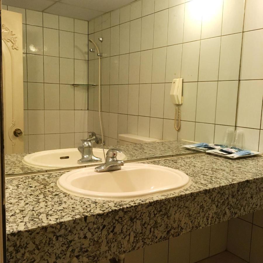 文南哥爸妻夫飯店 Hotel Tainan Bagian luar foto