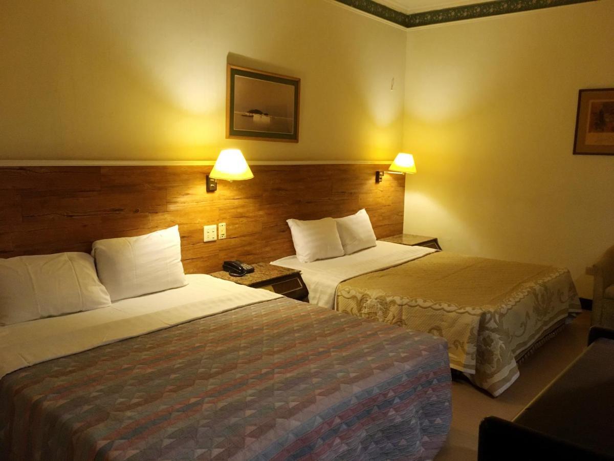 文南哥爸妻夫飯店 Hotel Tainan Bagian luar foto