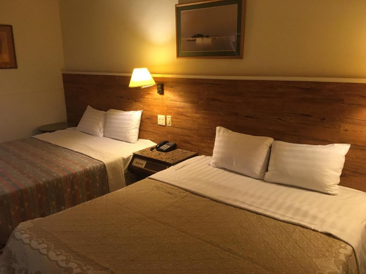 文南哥爸妻夫飯店 Hotel Tainan Bagian luar foto