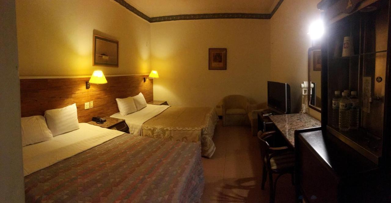 文南哥爸妻夫飯店 Hotel Tainan Bagian luar foto