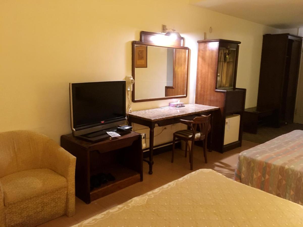 文南哥爸妻夫飯店 Hotel Tainan Bagian luar foto