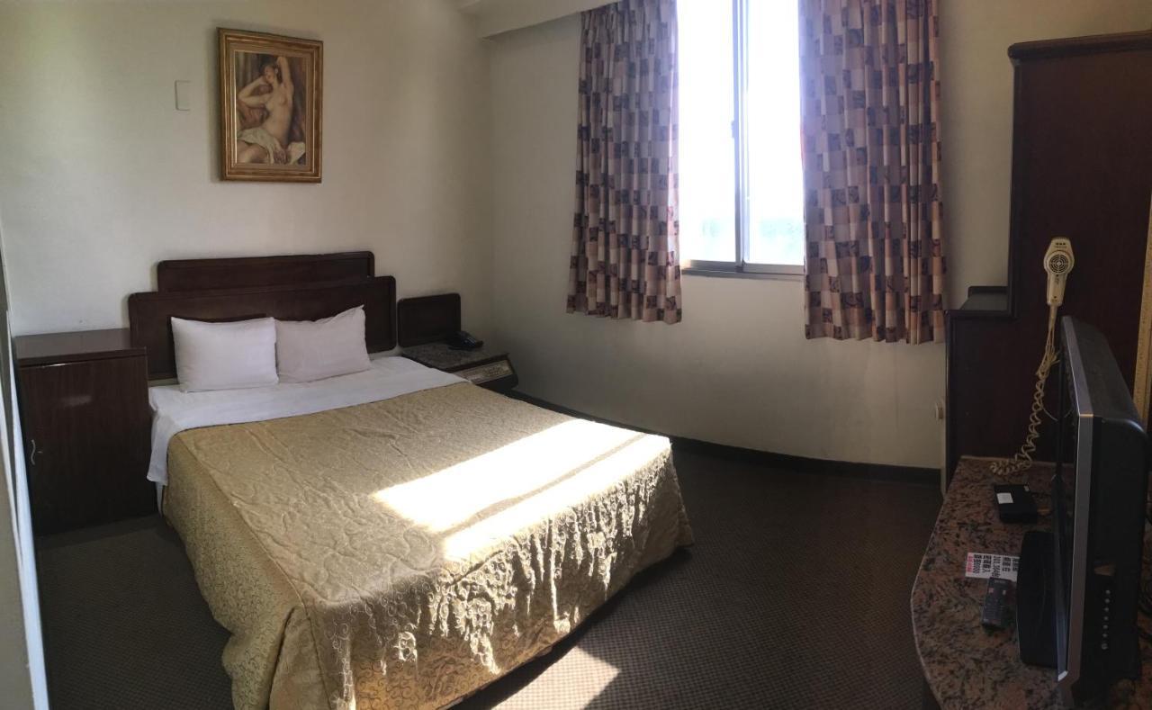 文南哥爸妻夫飯店 Hotel Tainan Bagian luar foto