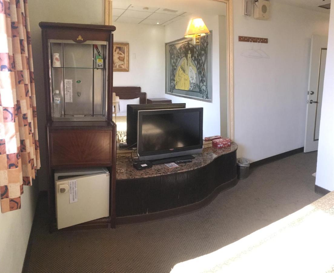 文南哥爸妻夫飯店 Hotel Tainan Bagian luar foto