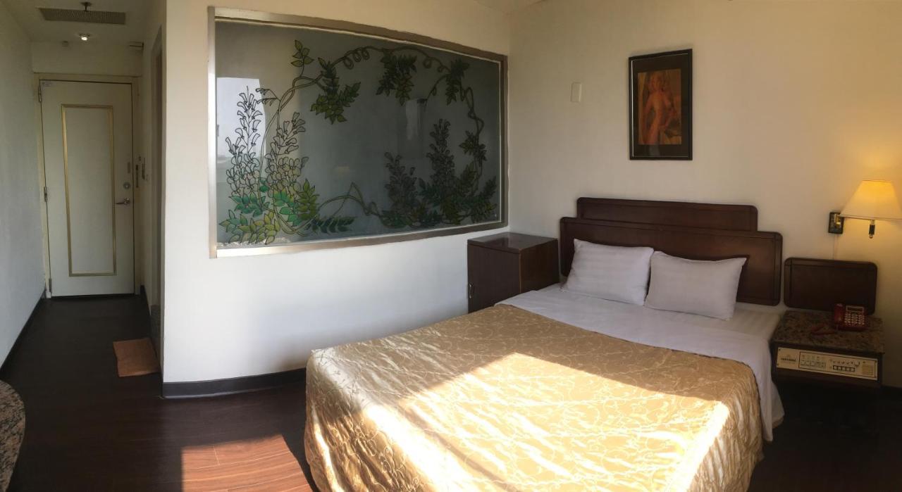文南哥爸妻夫飯店 Hotel Tainan Bagian luar foto